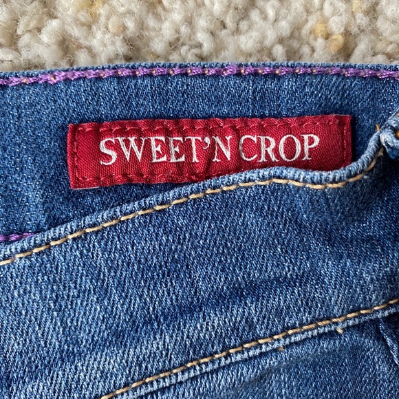 Lucky Brand Cropped Jeans - Picture 10 of 11